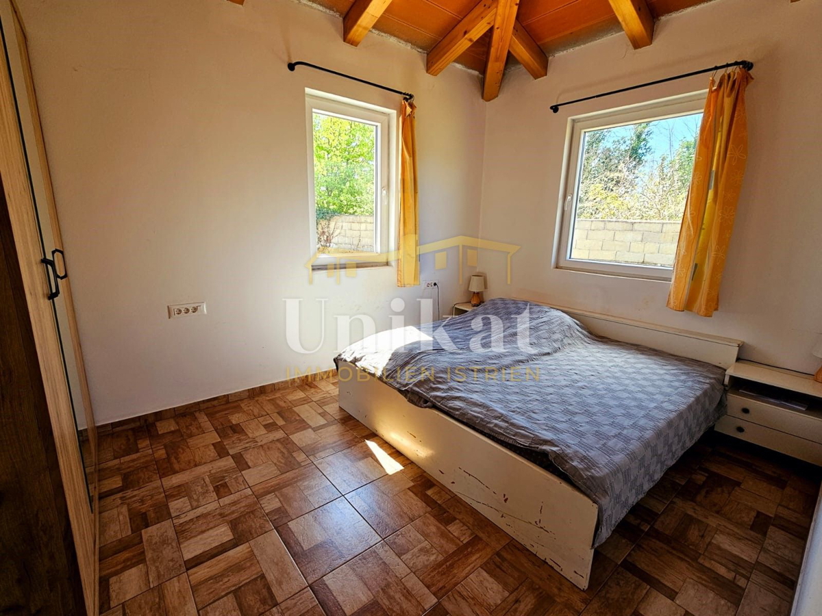 Casa al piano terra senza vicini a 10 km da Poreč - grande giardino